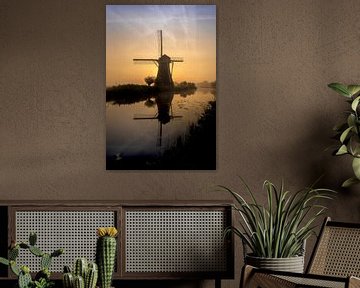 Hollandse molen bij een mistige zonsopkomst van KiekLau! Fotografie