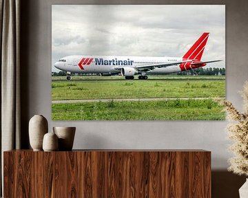 Vertrekkende Martinair Boeing 767-300.