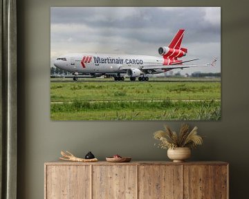 Take-off van een Martinair Cargo MD-11 (PH-MCT).