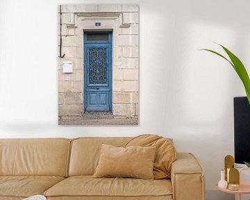 Die blaue Tür Nr. 11 in Alfama, Lissabon, Portugal von Christa Stroo photography