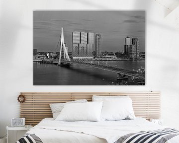 Pont Erasmus Rotterdam noir et blanc sur Rob van der Teen