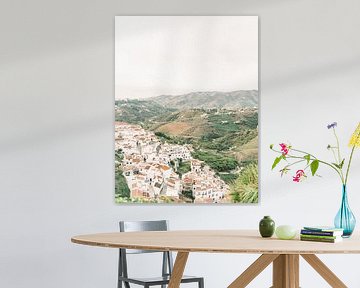 Blick auf das malerische weiße Dorf Frigiliana in Südspanien von Michelle Wever