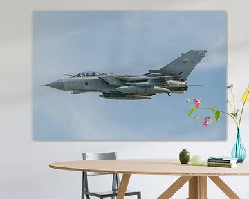 Flyby van een Royal Air Force Panavia Tornado. van Jaap van den Berg