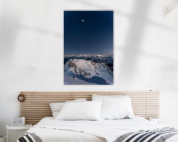 Mond über den verschneiten Alpen von Michael Zbinden Foto