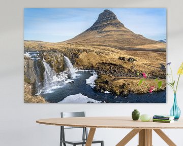 Kirkjufell mountain met waterval