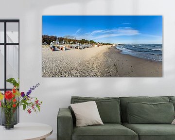 Panorama avec des chaises de plage à la station balnéaire de Binz