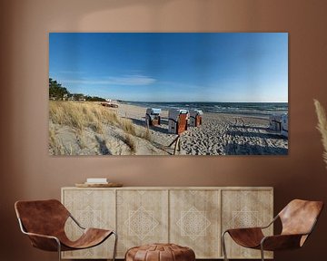 Panorama avec des chaises de plage à la station balnéaire de Binz