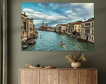 View from Rialto Bridge Venice van Ilya Korzelius