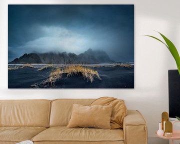 Zwart strand aan zee in IJsland van Voss Fine Art Fotografie