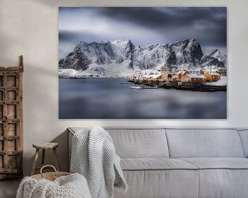 Malerisches Fischerdorf am Meer in Norwegen von Voss Fine Art Fotografie