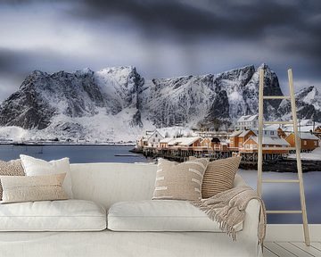 Pittoresk vissersdorpje aan zee in Noorwegen van Voss Fine Art Fotografie