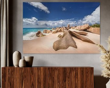 Anse Marron strand op La Digue / Seychellen met granieten rotsen. van Voss Fine Art Fotografie
