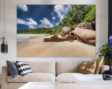 Droomstrand op het eiland Mahé in de Seychellen. van Voss Fine Art Fotografie