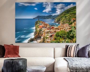 Bergdorp Vernazza in de Cinque Terre in Italië. van Voss Fine Art Fotografie