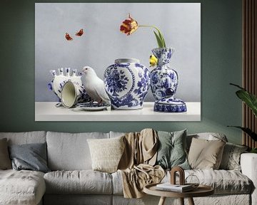 Blumenstillleben mit Delfter Blau Vasen von Sander Van Laar