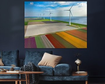 Tulpen in velden met windturbines in de achtergrond van boven van Sjoerd van der Wal Fotografie