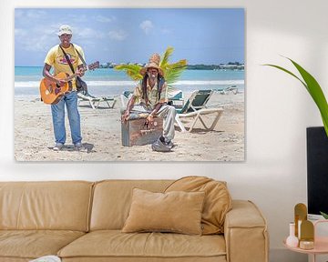 Muzikanten op een Caribisch strand in Jamaica van t.ART
