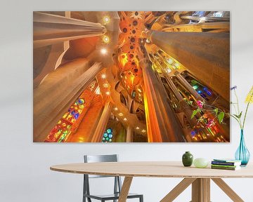 Interieur van de Sagrada Familia in Barcelona - ontwerp van Gaudi van Chi