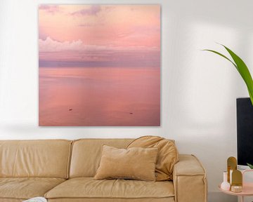 Roze zonsondergang over zee van Ubo Pakes
