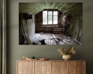 Une pièce abandonnée dans le grenier sur Antoon Loomans