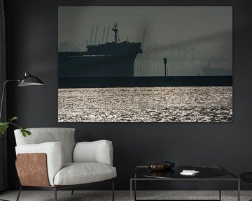 Navires dans le brouillard en route vers la mer depuis l'Europoort