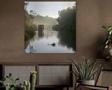 Flussboot bei Sonnenuntergang auf dem Sekonyer-Fluss