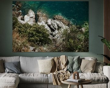 Impression nature de la mer Méditerranée bleu-vert sur la côte amalfitaine, Italie sur sonja koning