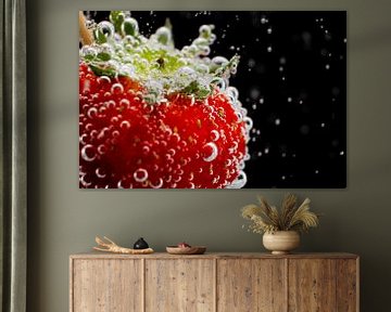 Aardbei in bubbels van Madelon Thijs