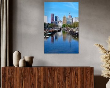 Skyline van Rotterdam met oude haven en woonboten van Studio LE-gals