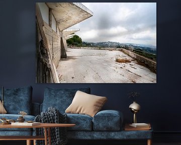 Verlaten Libanese Villa. van Roman Robroek - Foto's van Verlaten Gebouwen
