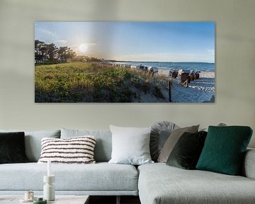 Coucher de soleil panoramique, chaises de plage sur la plage à Binz