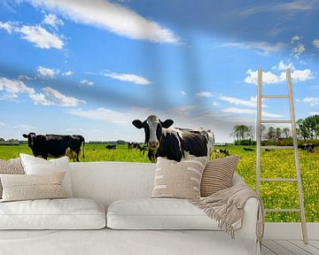 Koeien in een weiland met frisgroen gras en wilde boterbloemen van Sjoerd van der Wal Fotografie