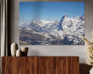 La face nord de l'Eiger dans un paysage ensoleillé de neige hivernale