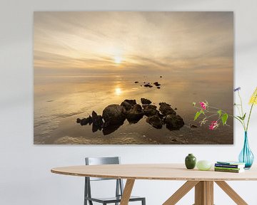 Serene zonsondergang weerspiegeld bij stenen op de Waddenzee van KB Design & Photography (Karen Brouwer)