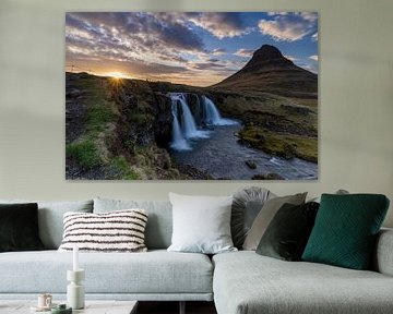 Der Kirkjufellsfoss ist ein Wasserfall in Island von Edwin Kooren