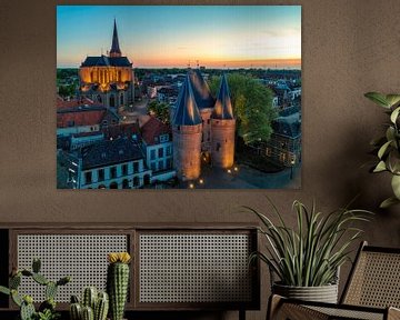 Kampen Koornmarktspoort et Bovenkerk dans la vieille ville au coucher du soleil sur Sjoerd van der Wal Photographie