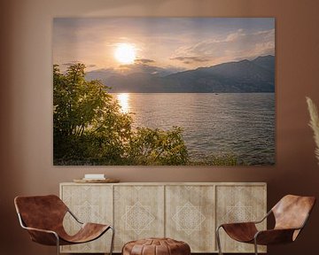 Sonnenuntergang über dem Gardasee in Italien von Nicole Geerinck