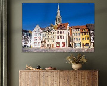 Marktplein met historische kleurrijke huizen in Merseburg van Marc Venema