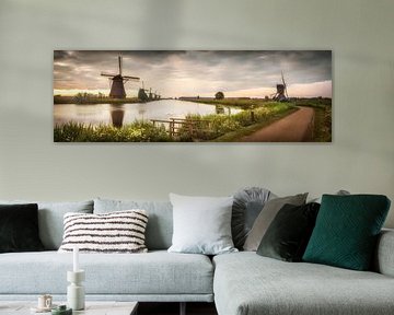 Windmolens in Holland bij zonsopgang. van Voss Fine Art Fotografie