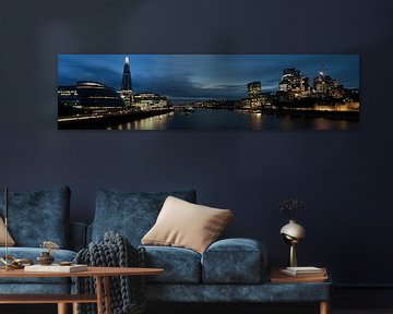 London Skyline bij nacht in panorama van Mark de Weger
