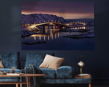 De Fredvang bruggen in Noorwegen op de Lofoten bij blauw uur