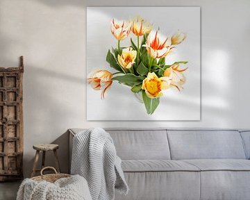 Tulpen an der Wand von Karin Riethoven