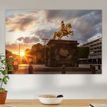 Goldener Reiter zur goldene Stunde