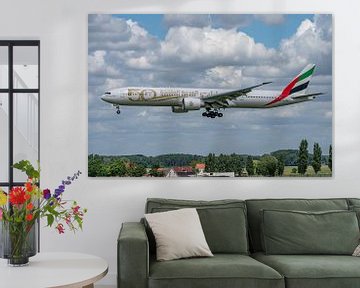 Emirates Boeing 777-300 met special livery.