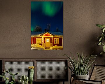 Noorderlicht boven een cottage in Zweeds Lapland van Kelly De Preter