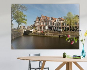 Gracht in Dokkum, mooie klassieke Hollandse stad in Friesland