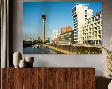 Rheinturm und Gehry Bauten in Düsseldorf Rhein von Dieter Walther