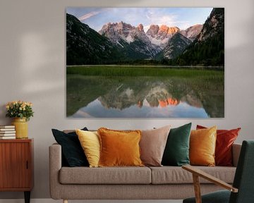 Lever de soleil sur le lac Dürrensee dans les Dolomites. sur Daniel Gastager