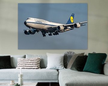 Lufthansa Boeing 747-8 in retro livery.