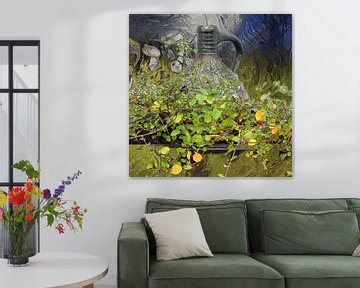 Een kan met hangplanten op mooie achtergrond. van Mario Dekker-Janssen